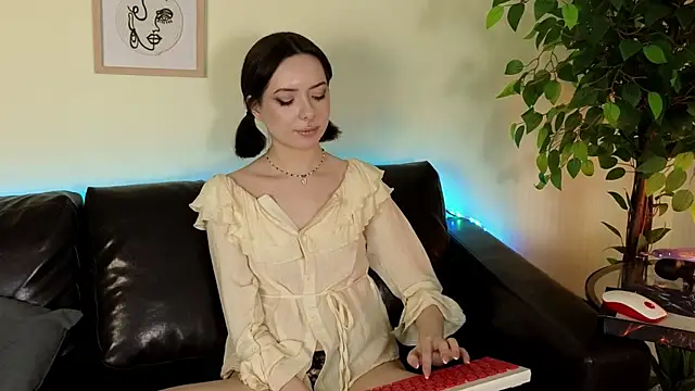 Lazzy Lizzy online show from December 15, 2024, 5:53 pm