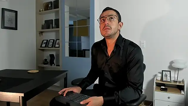 pablo-rincon95 online show from May 22, 2026, 12:11 pm