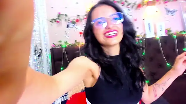 HottCandy21 online show from March 7, 2025, 8:33 pm