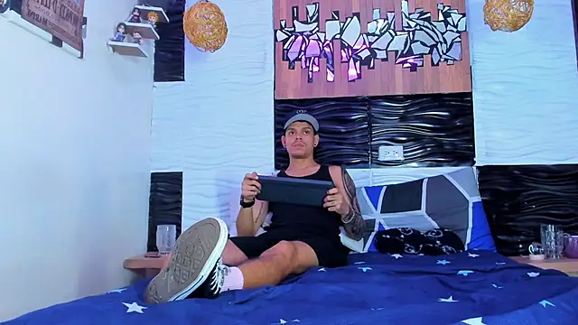 Friendsofeverything  online show from November 1, 2025, 3:08 am