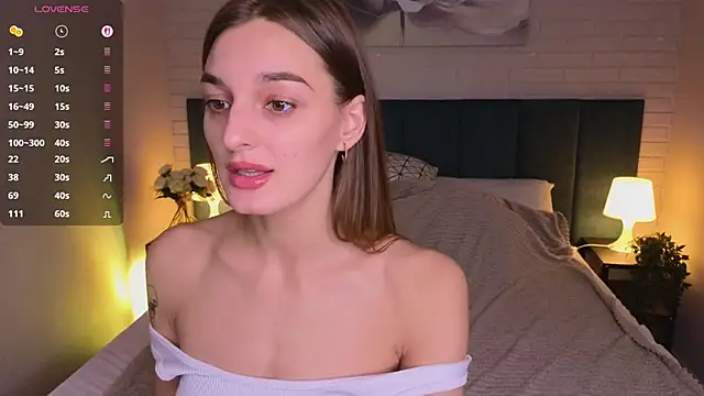 stacy sexylips online show from October 9, 2025, 10:35 am