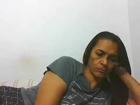 latinbrunettet online show from November 26, 2025, 1:34 pm