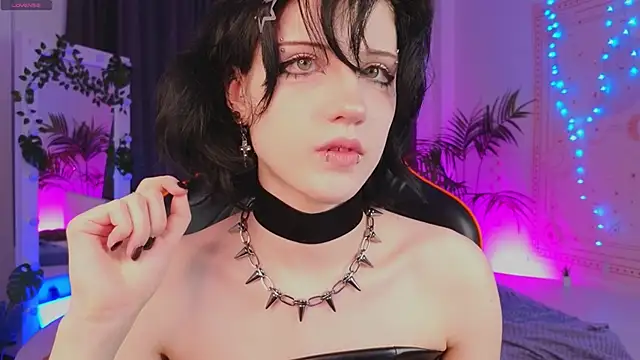 dark vamp  online show from January 31, 2025, 9:16 pm