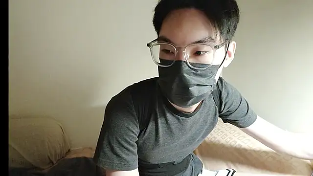 Snapshot of Yang_1069 chatting on October 24, 2025, 1:29 pm Yang 1069 online show from October 24, 2025, 1:29 pm