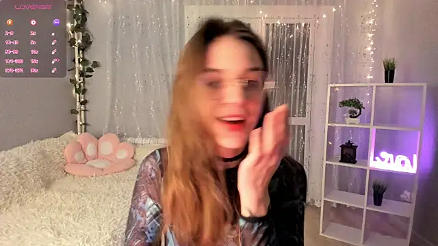 AraCopple online show from December 12, 2024, 9:15 pm