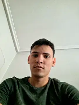 diego7990  online show from April 20, 2026, 4:43 pm