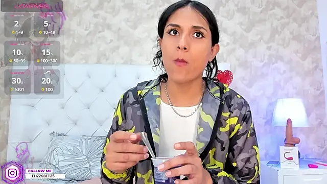 Eliza Thaylor   online show from March 21, 2025, 6:18 pm