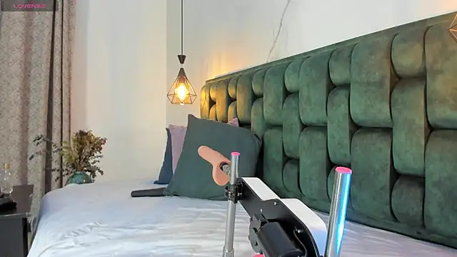 angelswets online show from October 4, 2025, 2:26 pm