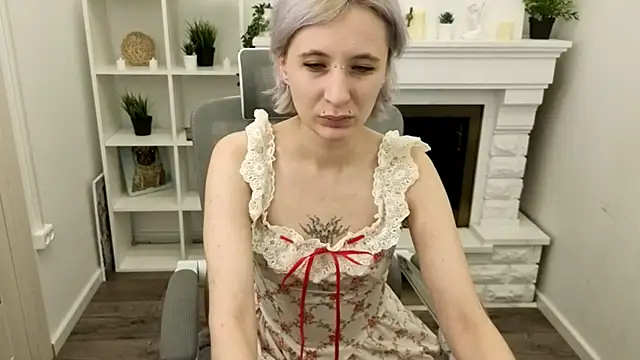 Snapshot of TaylorLunar chatting on November 13, 2025, 12:59 pm TaylorLunar online show from November 13, 2025, 12:59 pm