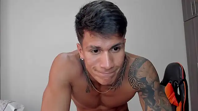 pettergrey1 online show from February 4, 2026, 8:25 pm