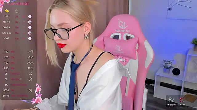 Carol  Cox online show from February 22, 2025, 2:39 am