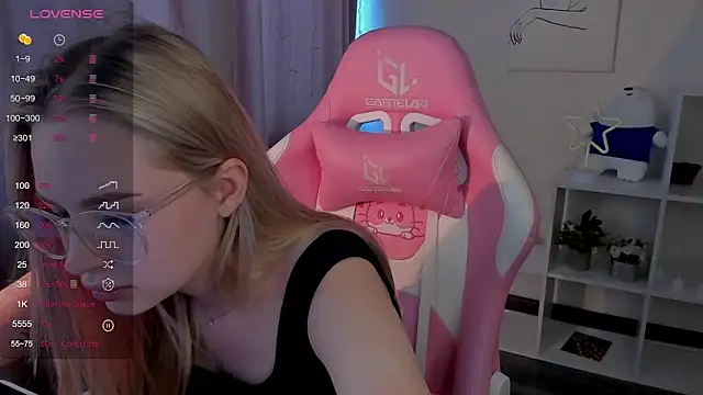 Carol  Cox online show from March 13, 2025, 2:38 am