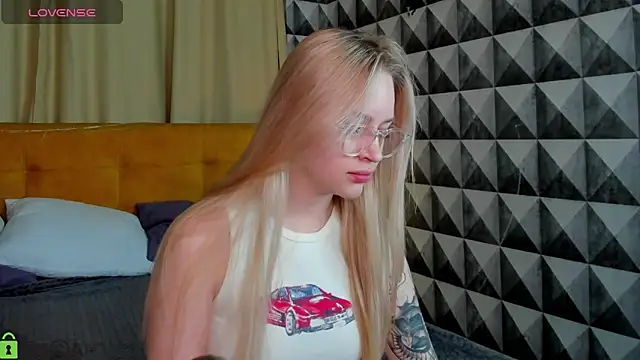 Carol  Cox online show from September 9, 2025, 12:54 am