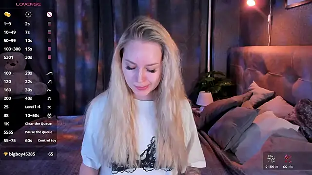 Carol  Cox online show from September 22, 2025, 11:51 pm