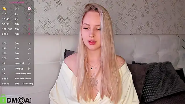 Carol  Cox online show from October 3, 2025, 11:13 pm