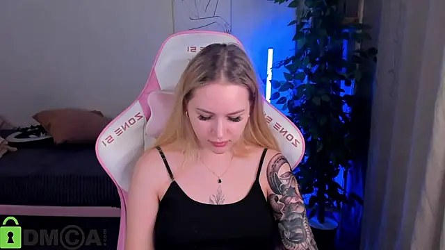 Carol  Cox online show from November 2, 2025, 10:45 pm