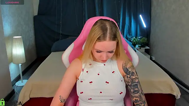 Carol  Cox online show from November 6, 2025, 10:32 pm