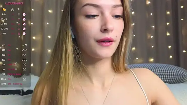 Snapshot of Soft_Eva chatting on December 10, 2024, 10:38 am Soft Eva online show from December 10, 2024, 10:38 am