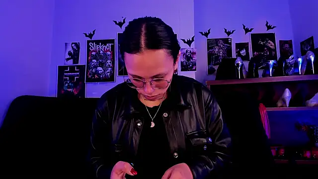 lilith-deveraux online show from July 16, 2026, 4:24 pm