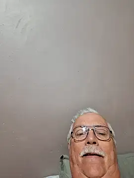 Snapshot of NawtyB1965 chatting on April 26, 2026, 4:43 am NawtyB1965 online show from April 26, 2026, 4:43 am