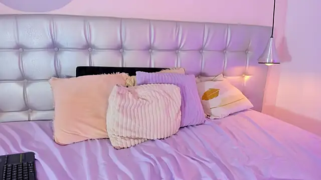 Axel brunette1 online show from January 28, 2025, 10:45 pm