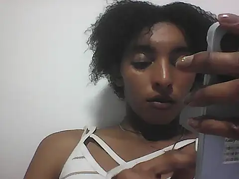 Snapshot of CATNELAA chatting on December 2, 2025, 12:05 am CATNELAA online show from December 2, 2025, 12:05 am