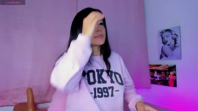 Snapshot of tellmebri chatting on October 3, 2025, 8:33 am tellmebri online show from October 3, 2025, 8:33 am