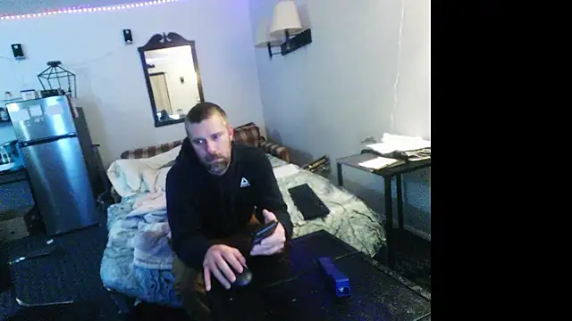 Snapshot of Cooperstone chatting on December 7, 2024, 10:50 pm Cooperstone online show from December 7, 2024, 10:50 pm