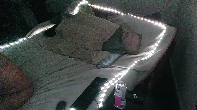 Snapshot of Cooperstone chatting on December 11, 2024, 10:38 pm Cooperstone online show from December 11, 2024, 10:38 pm