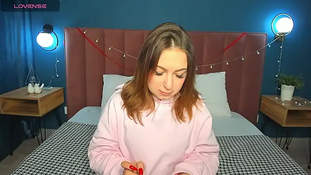 KetrinWhite online show from February 18, 2025, 1:10 am