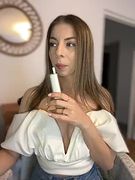 Snapshot of Mia_Ethan chatting on November 9, 2025, 10:35 am Mia Ethan online show from November 9, 2025, 10:35 am