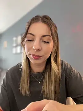 Mia Ethan online show from June 10, 2026, 7:18 am