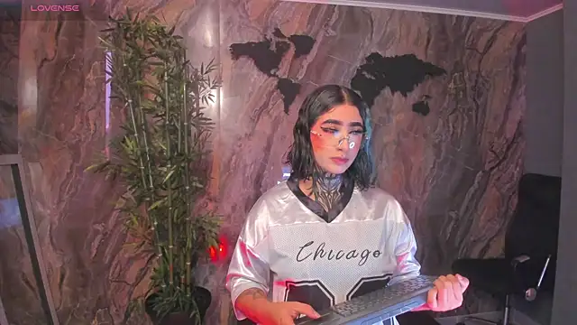 Alahia Dangelo online show from April 25, 2026, 2:14 pm