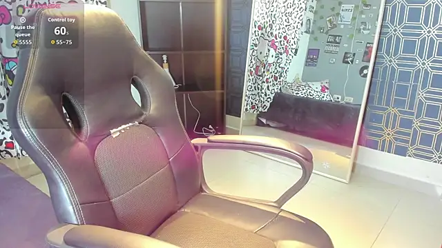  maria foxx  online show from November 17, 2025, 6:35 pm