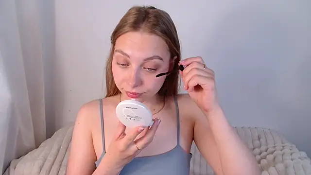 bellaa love  online show from June 3, 2026, 12:24 am