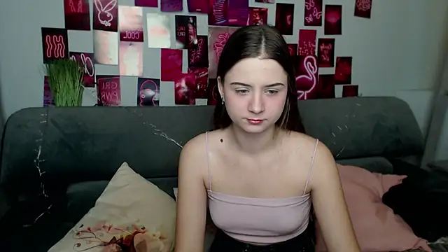 Snapshot of MilanaRoza chatting on October 16, 2025, 4:57 am MilanaRoza online show from October 16, 2025, 4:57 am