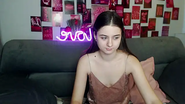 Snapshot of MilanaRoza chatting on November 14, 2025, 6:01 am MilanaRoza online show from November 14, 2025, 6:01 am