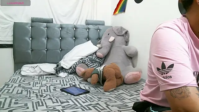 pamelaykamila online show from September 21, 2025, 5:53 am