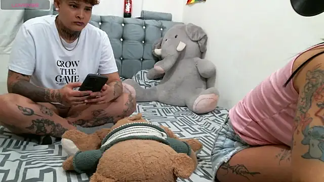 pamelaykamila online show from November 23, 2025, 8:08 pm