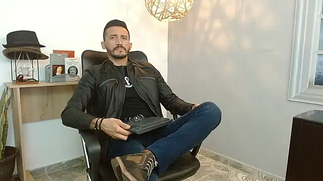 Reiko 85  online show from February 4, 2025, 5:55 pm