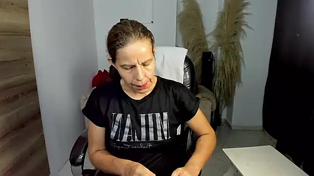 Milf karlye online show from April 7, 2026, 2:01 am