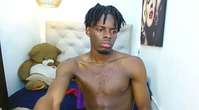 Snapshot of royce_ebony chatting on December 13, 2024, 6:31 am royce ebony online show from December 13, 2024, 6:31 am