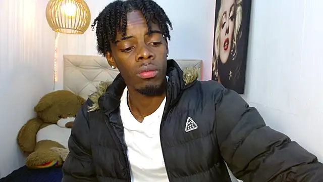 Snapshot of royce_ebony chatting on December 14, 2024, 2:34 am royce ebony online show from December 14, 2024, 2:34 am