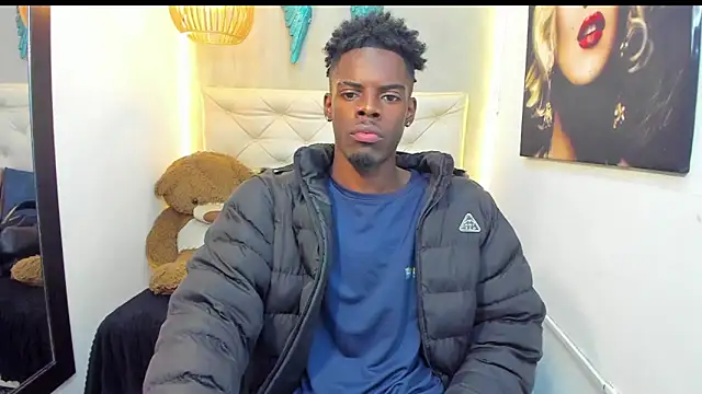 Snapshot of royce_ebony chatting on October 31, 2025, 2:12 am royce ebony online show from October 31, 2025, 2:12 am