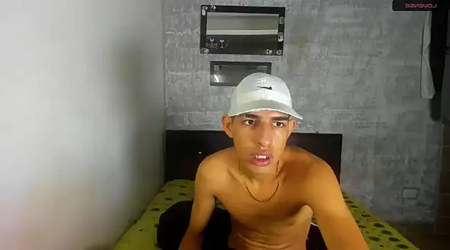 Snapshot of agustin_thelondon chatting on December 20, 2024, 5:29 pm agustin thelondon online show from December 20, 2024, 5:29 pm