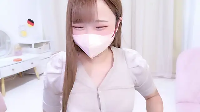 Snapshot of MAIKA_pyon chatting on September 29, 2025, 11:42 pm MAIKA pyon online show from September 29, 2025, 11:42 pm