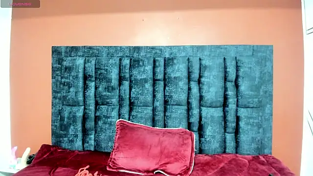 Aurora Doll  online show from November 14, 2025, 12:26 pm