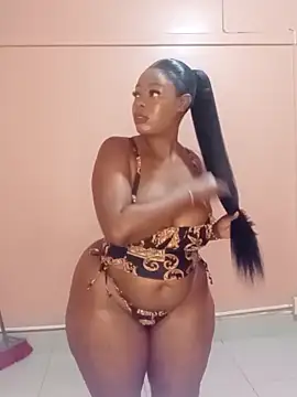 Luciouslips00 online show from April 28, 2026, 3:28 pm