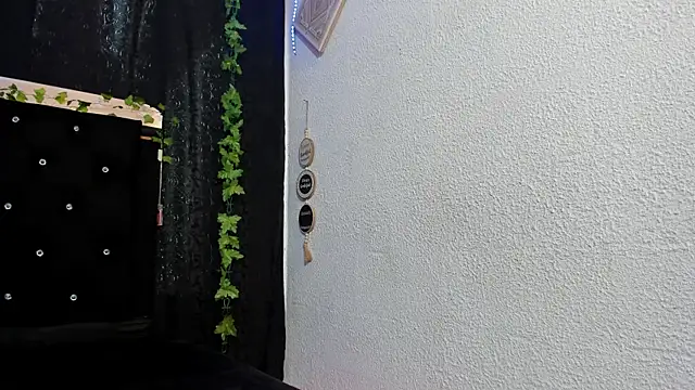 DeisyHarper online show from April 8, 2026, 3:01 pm