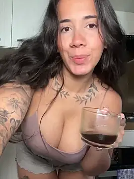 Snapshot of AndyFire69 chatting on November 15, 2025, 1:18 pm AndyFire69 online show from November 15, 2025, 1:18 pm